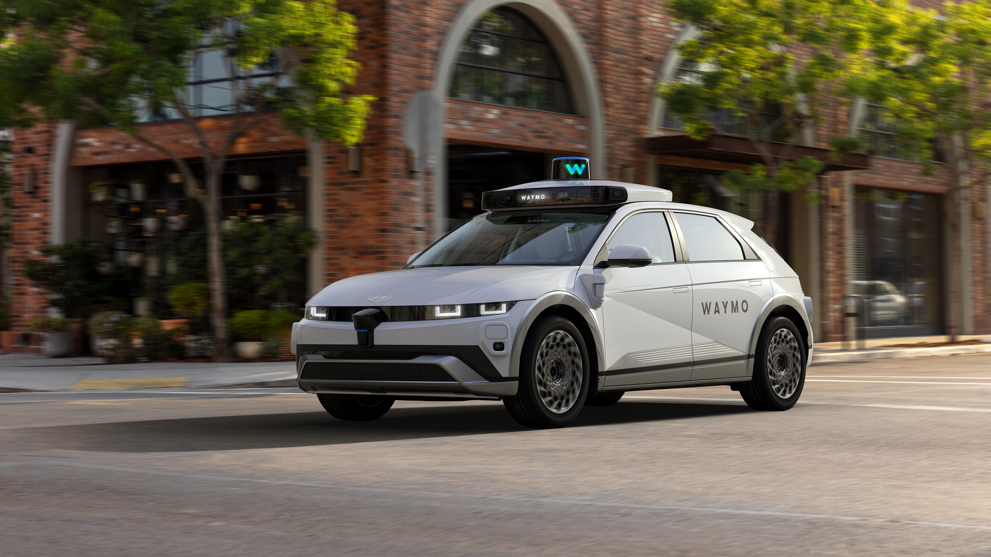 niantic-da-thay-doi-cuoc-choi-nhu-the-nao-khi-pokemon-go-tro-thanh-he-thong-thu-thap-du-lieu-toan-cau-advn-advertising-vietnam-waymo (1).png