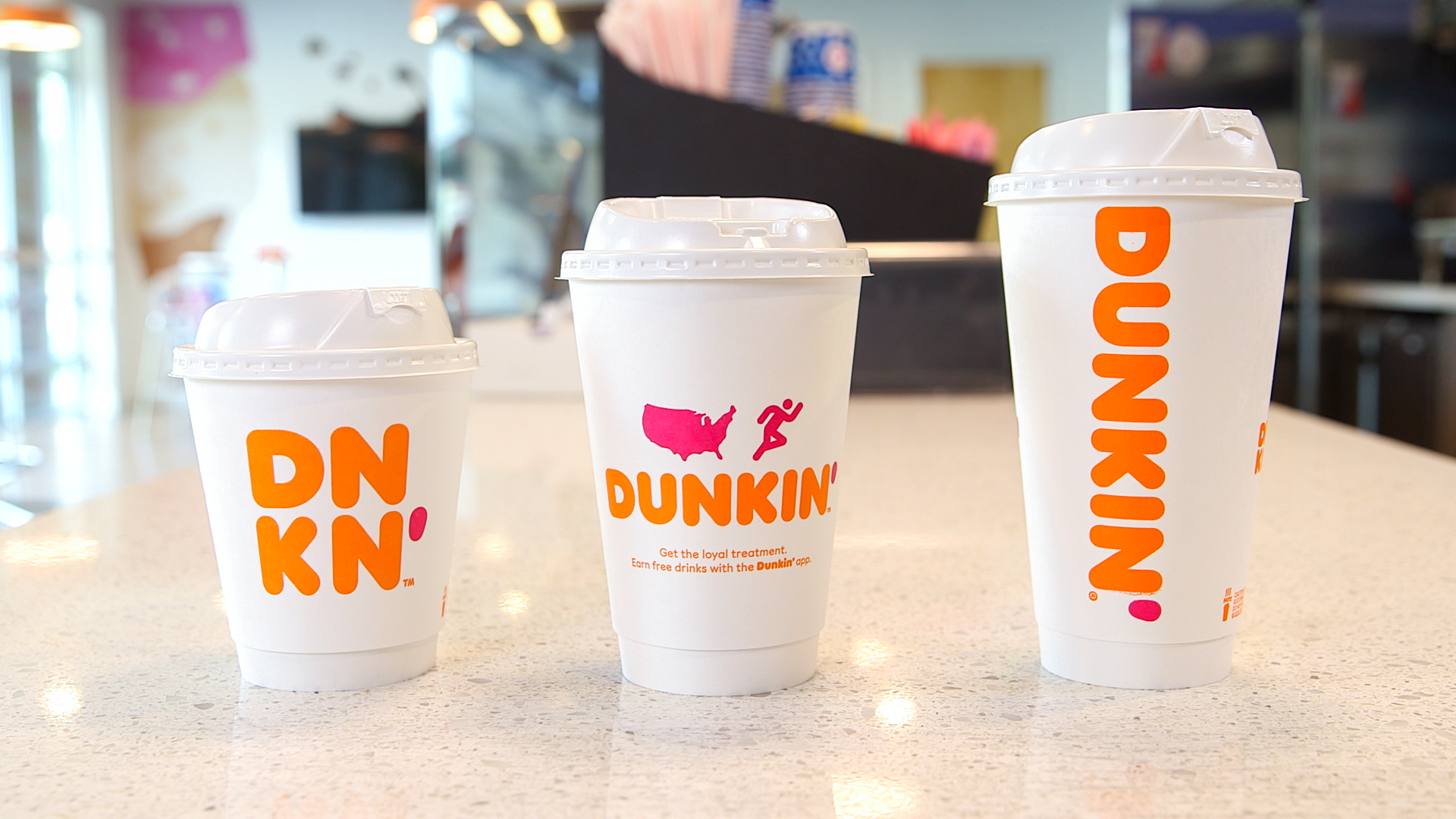 chiec-ly-giay-dang-thay-doi-cuoc-choi-fb-nhu-the-nao-khi-bao-bi-tro-thanh-mot-dang-media-khong-the-bo-qua-advn-advertising-vietnam-dunkin-1.webp