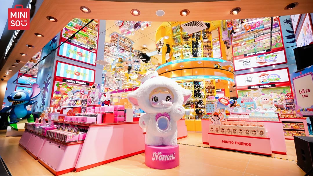 Bước vào “thế giới dễ thương” Miniso Friends🌈Không gian ngập tràn màu sắc, góc nào cũng xinh!.M.jpg