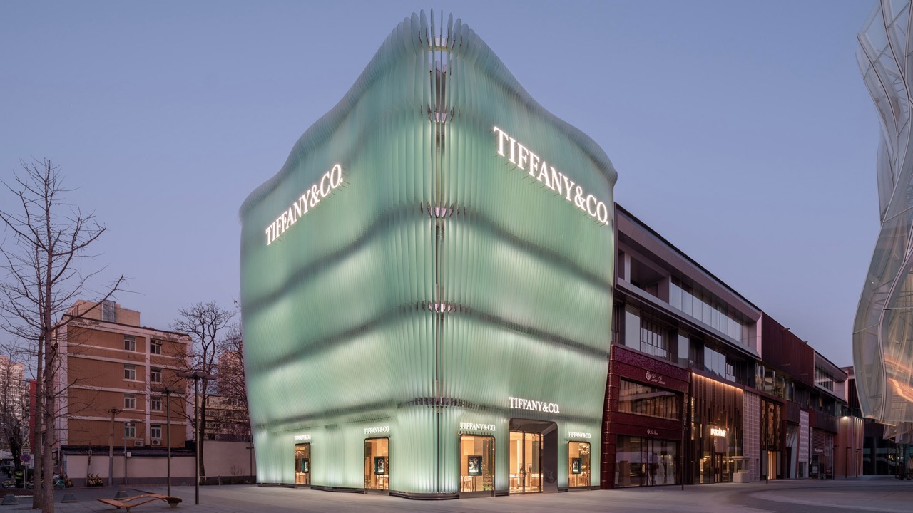 tiffany-co-beijing-mvrdv-glass-architecture-china-retail-flagship_dezeen_2364_hero lớn.jpeg