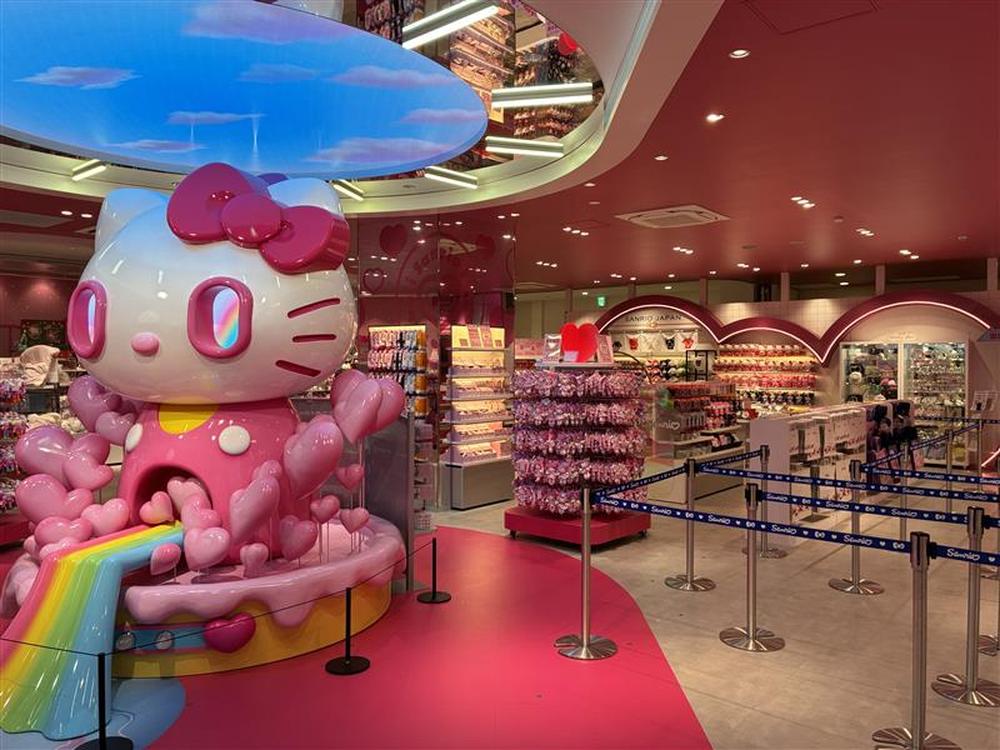 Harajukus-sanrio-store.jpg