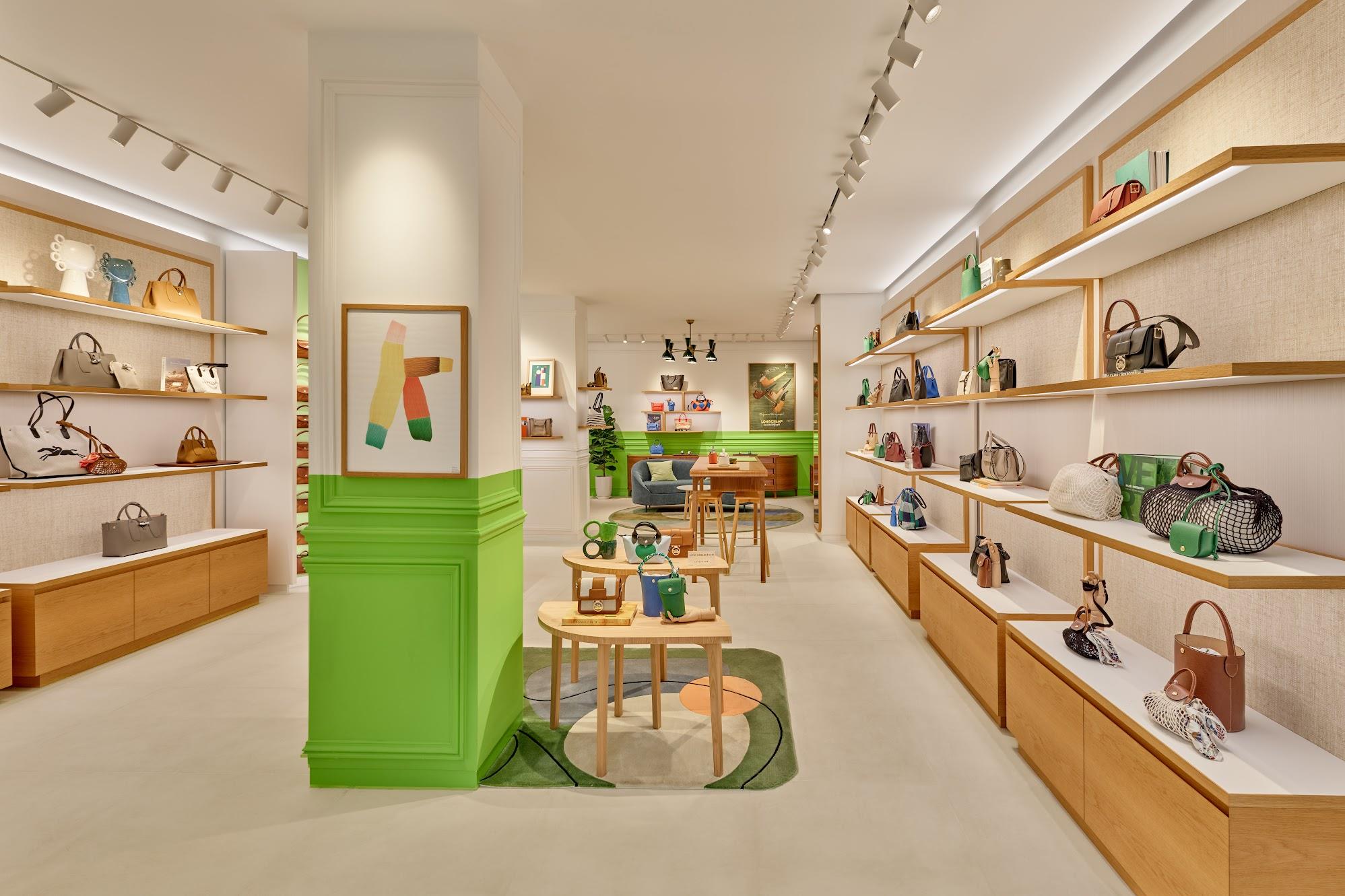 longchamp-retail-experience-cua-hang-thuong-hieu-viet-nam-advn.jpg