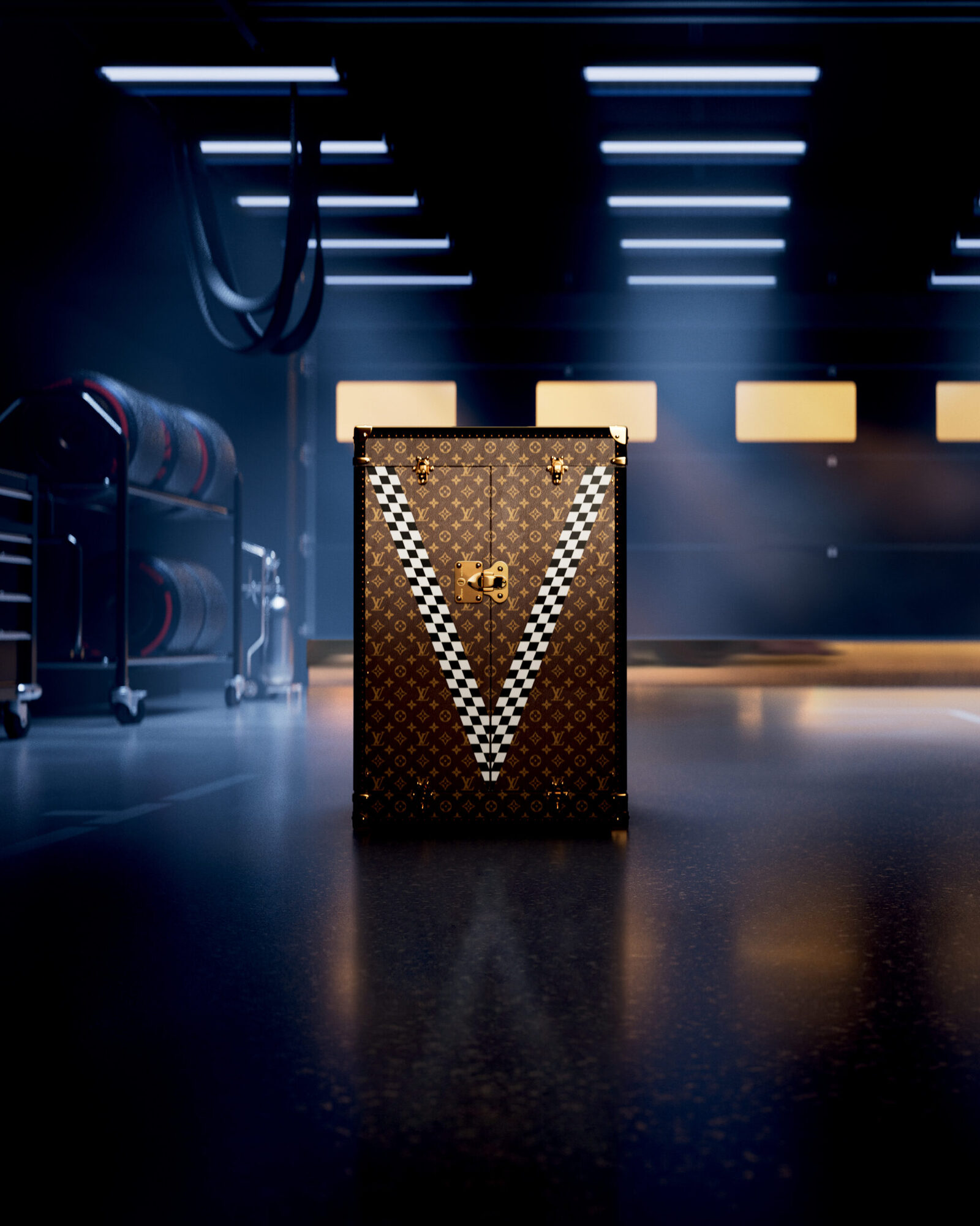 LOUIS-VUITTON_FIA-FORMULA-ONE-WORLD-CHAMPIONSHIP-TROPHY-TRUNK_1600x2000-scaled (1).jpg