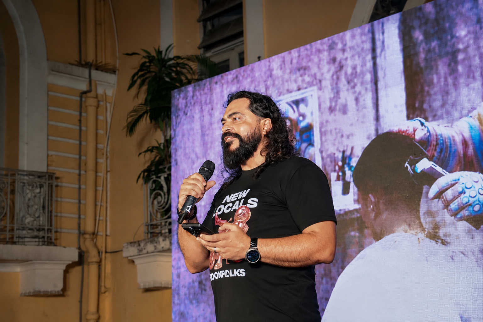 Anish Daryani, founder, CEO của Moonfolks.png