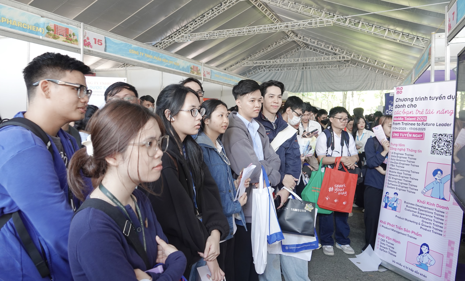 tuyen-dung-viec-lam-1747379460717921035156.png