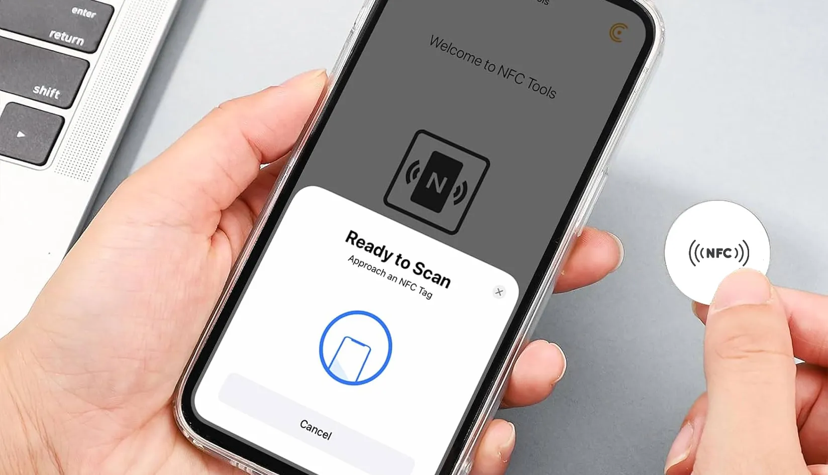 How-NFC-Chip-works-with-a-smartphone.webp