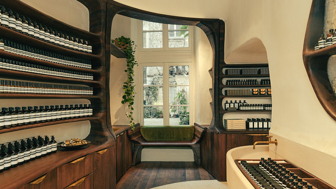 17112716-aesop-rue-des-francs-bourgeois-carousel-3-tablet-1400x788px_cover_1400x788.jpg