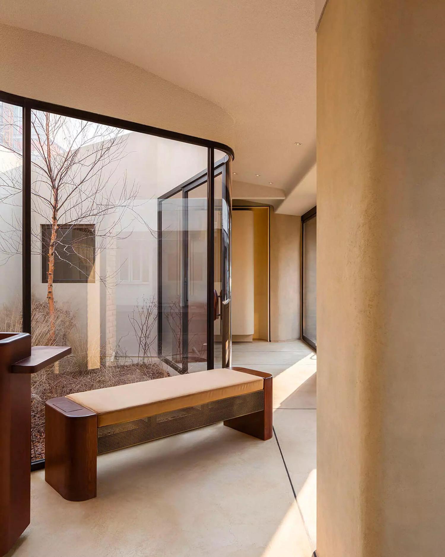 Aesop_Rain_Garden_Seongsu_Web_Secondary_2_Split_Desktop_1260x1576px.jpg