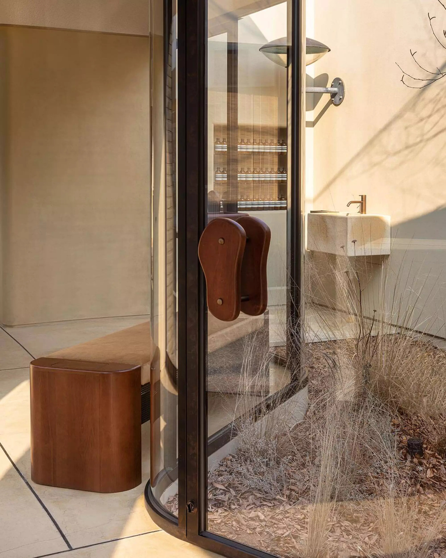 Aesop_Rain_Garden_Seongsu_Web_Secondary_3_Split_Desktop_1260x1576px.jpg