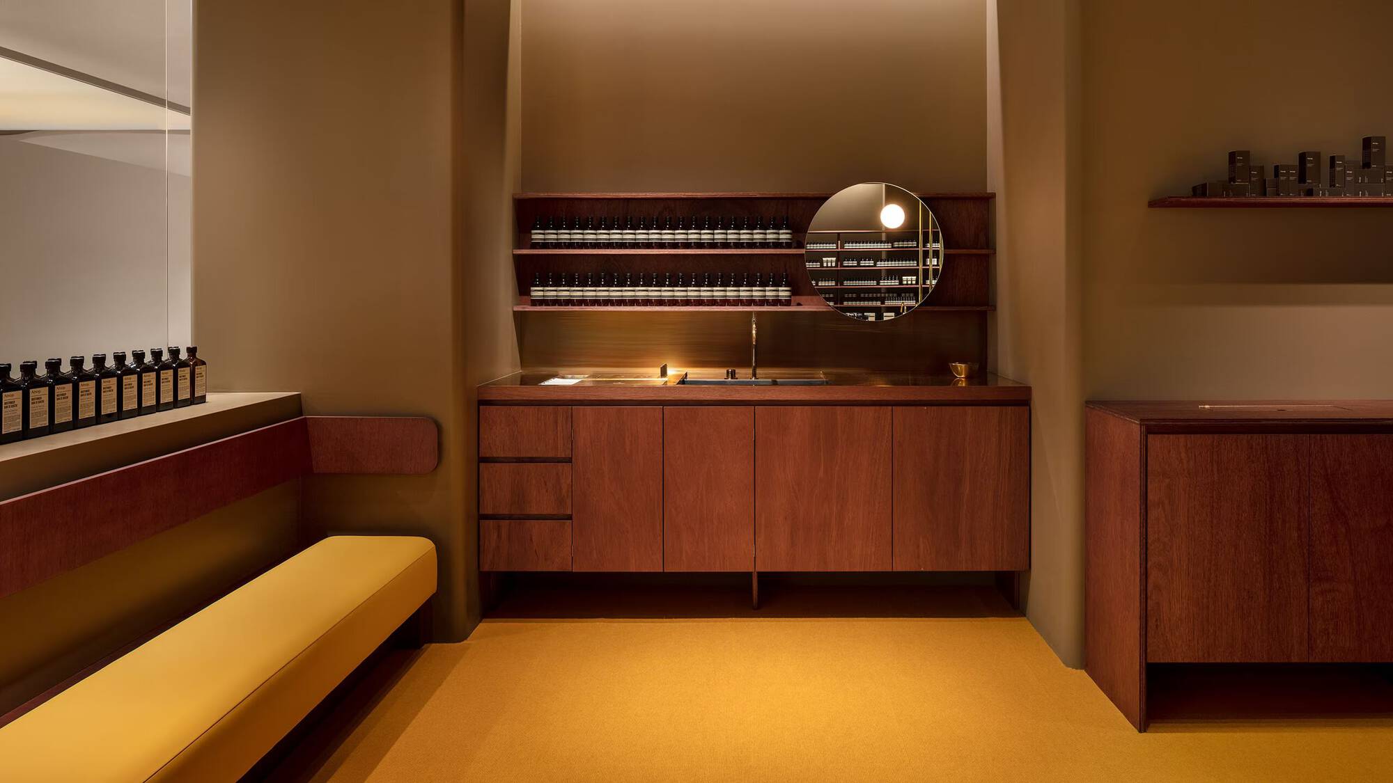 Aesop_JP_Store_Kyoto_Takashimaya_Carousel_3_Desktop_2560x1440px.jpg