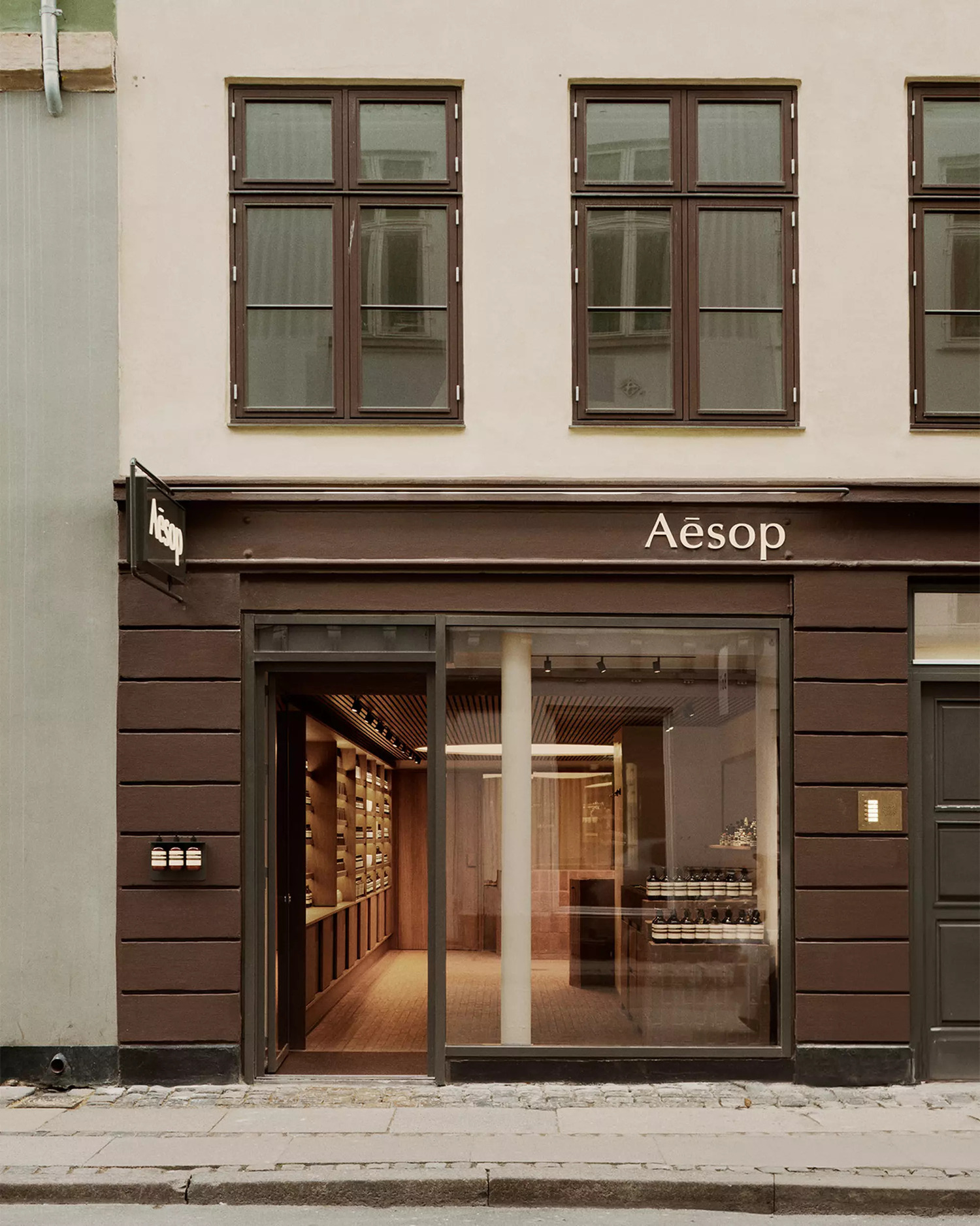 Aesop_DK_Store_Kronprinsensgade_II_Split_1_Desktop_1260x1576px.jpg