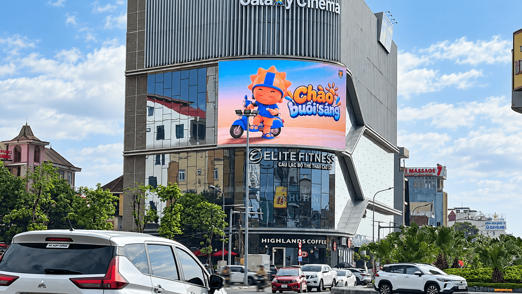 Giao lộ đô thị cùng Galaxy Cinema (1).png